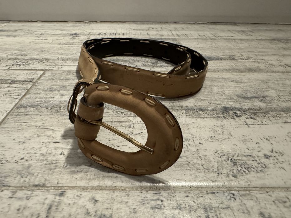 beżowy pasek do spodni