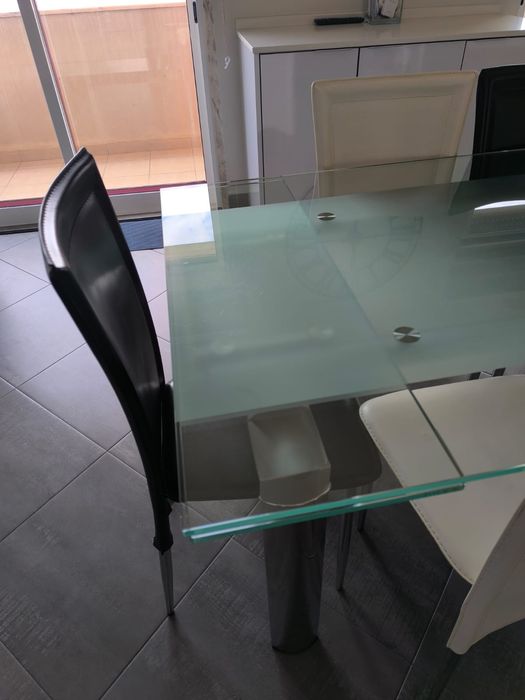 Conjunto de mesa 1,60/1,90/2,20 X,0,90 e 6 cadeiras