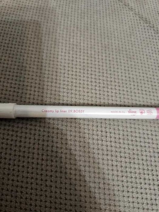 MIYO Lip Contour Scriber kredka konturówka do ust 09 bossy