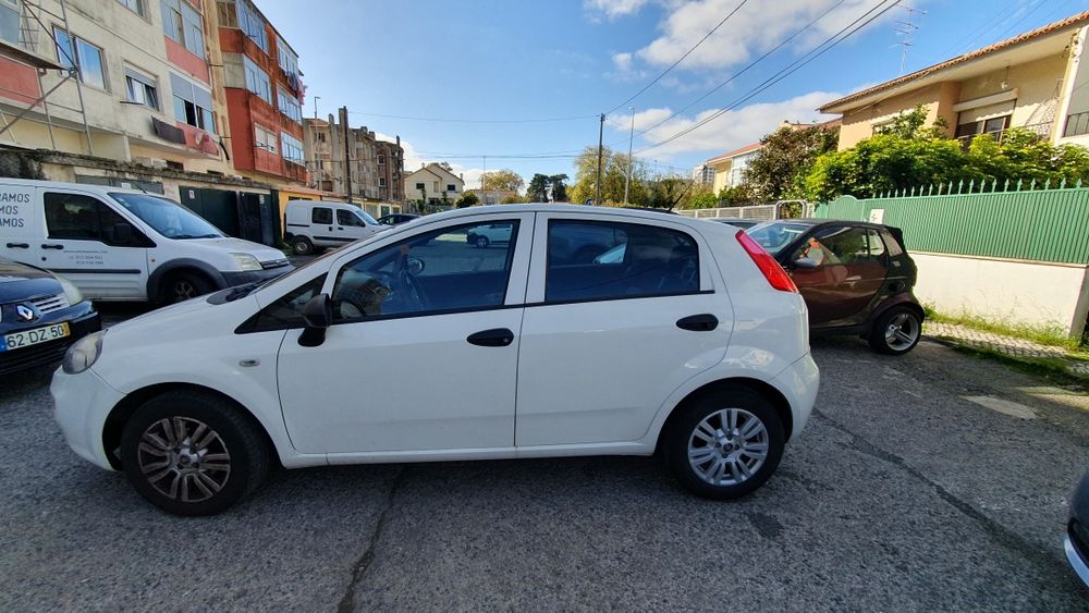 Fiat Punto 2018 Gasolina – Económico e Fiável