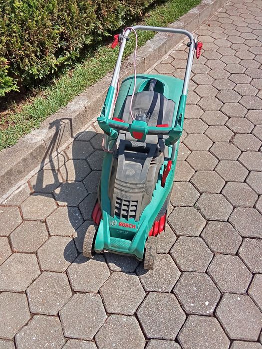 Máquina de cortar relva