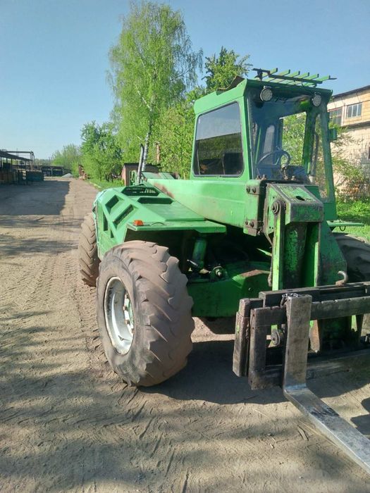 Вилочний телескопічний навантажувач