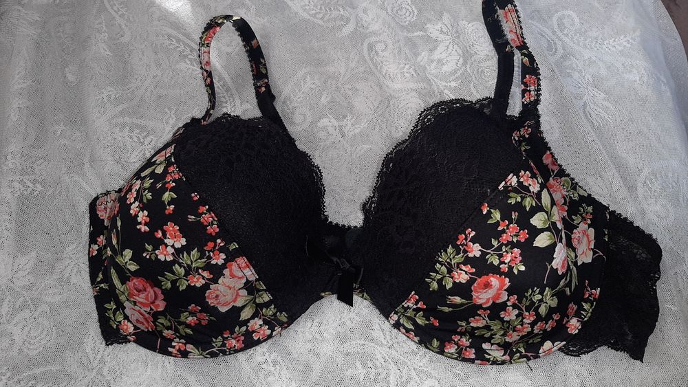 Biustonosz z koronką na fiszbinach*sexy 70 B