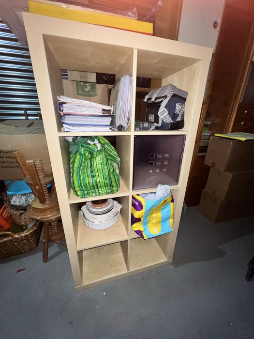 armario com compartimentos