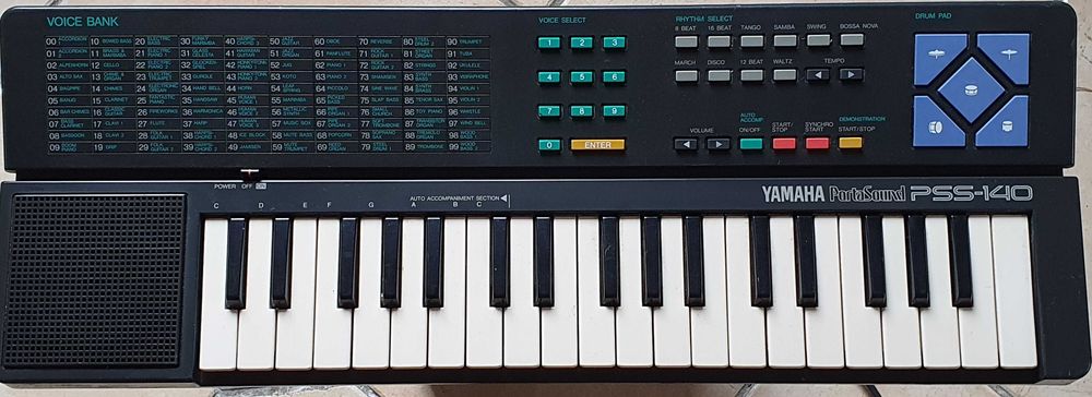 Mały japoński keyboard Yamaha dla dzieci