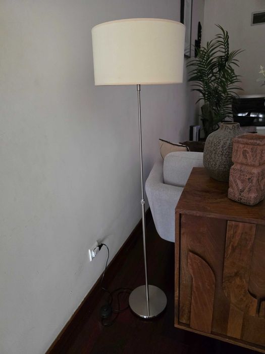 Candeeiro de pé com abajur / Área Store