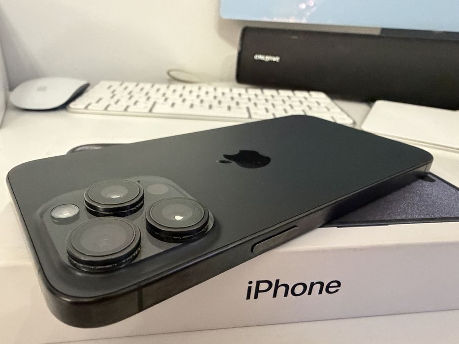 iPhone 15 Pro Max 1TB Titanium Black Bateria 100%