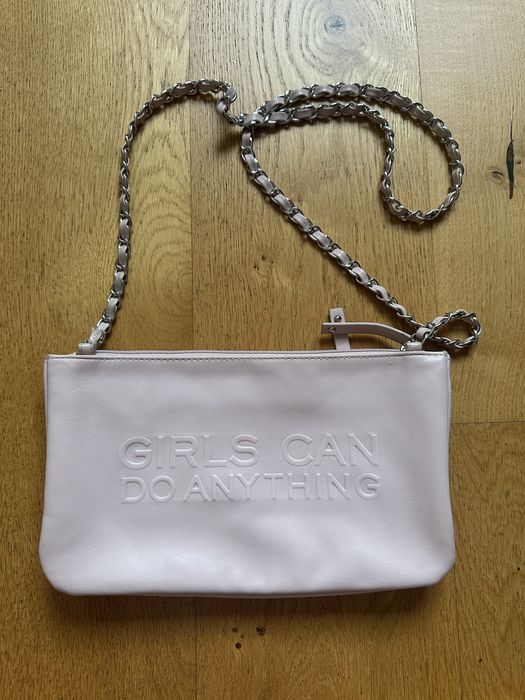 Różowa pudrowa torebka Zadig & Voltaire na łańcuszku