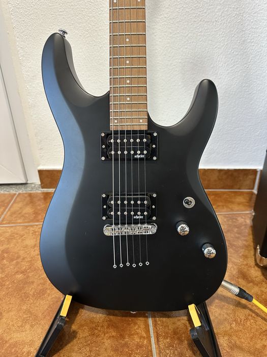 Guitarra elétrica Schecter + amplificador fender
