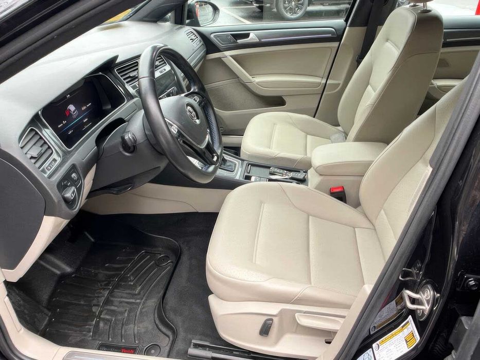 Volkswagen e-Golf      2018