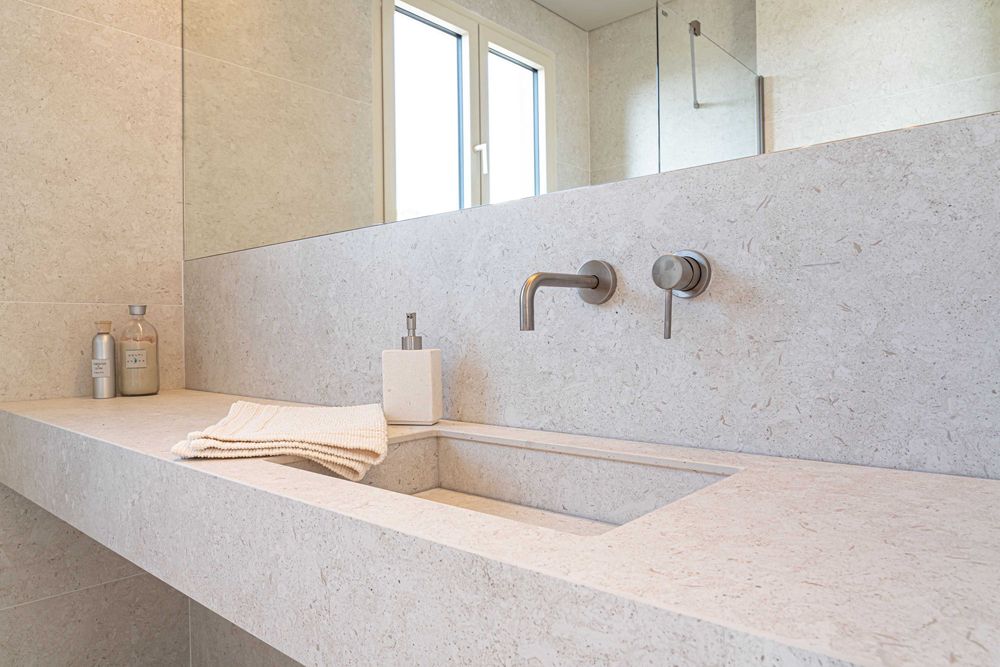 Montaż spieków kwarcowych i płytek wielkoformatowych | Wielki format