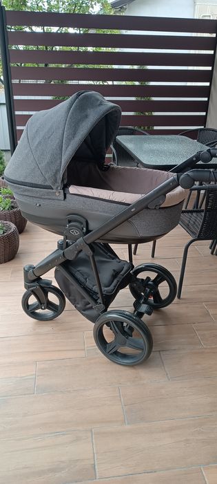 Практично нова коляска адамекс 2 в 1
