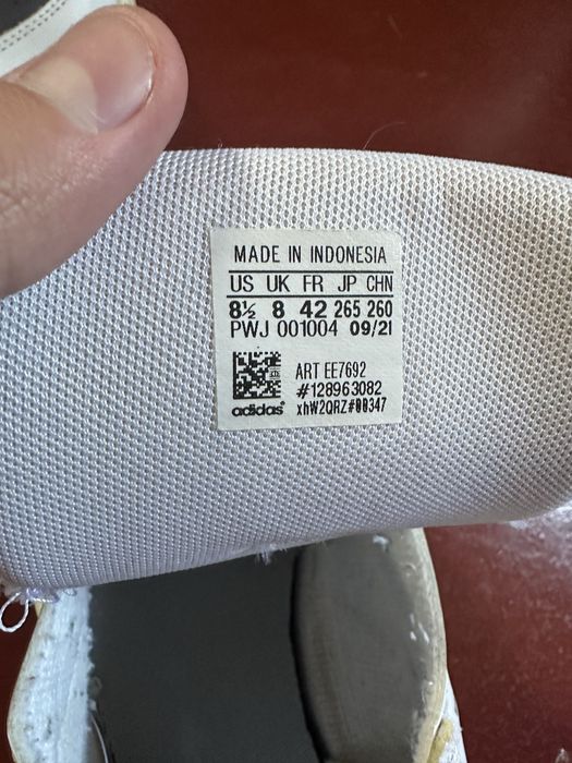 Adidas біле взуття