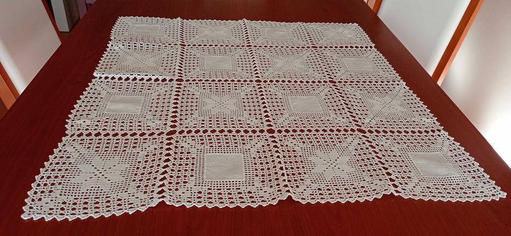 Toalha pequena em linho com renda