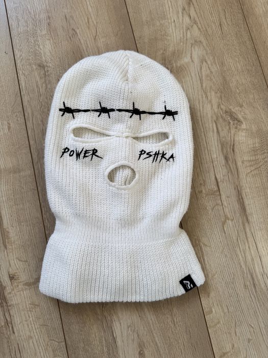 Біла шапка балаклава