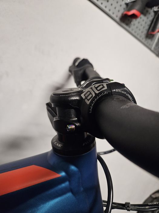 Kierownica race face mostek hassn