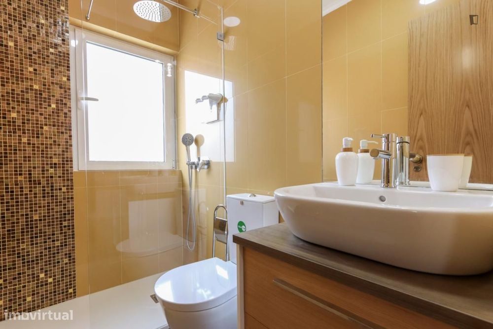 Quarto - localizado em Benfica Lisbon