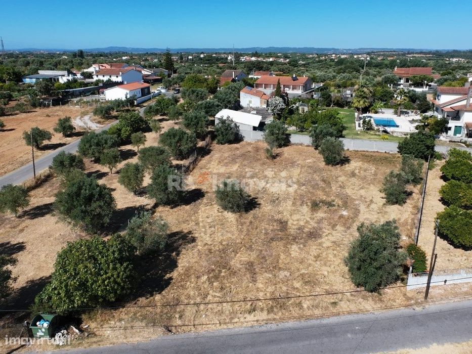 Terreno urbano com 1600m² - Peralva, concelho de Tomar