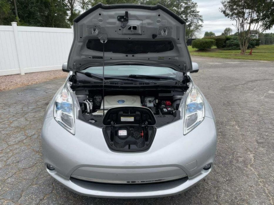 Nissan LEAF SL      2015