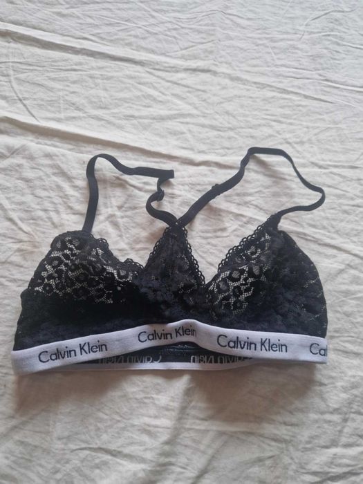 Stanik Calvin Klein dla młodej nastolatki