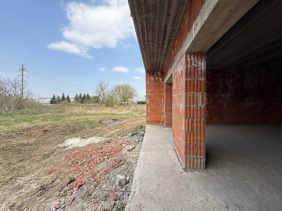 Великий таунхаус з земелею 15 м в Опришівцях