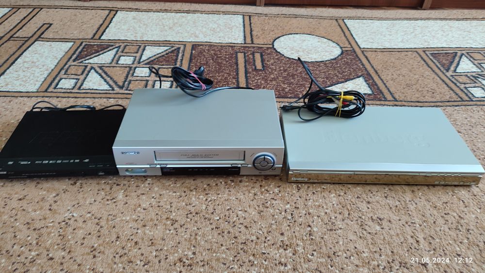 Продам два DVD плеєра,і відео магнітофон