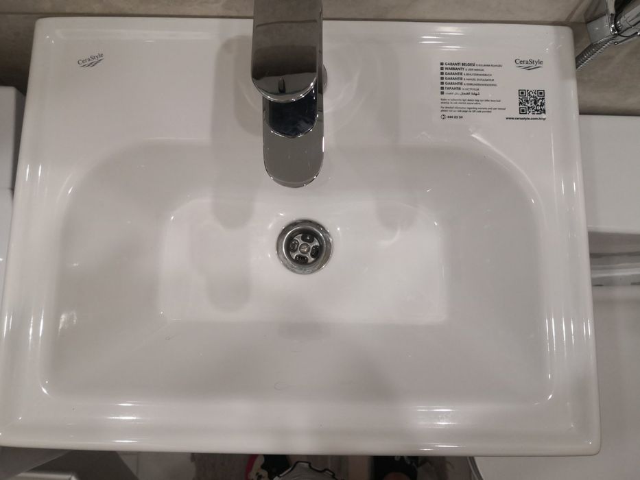 тумба з умивальником у ванну