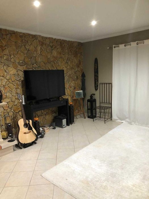 Moradia independente t4 no Carregado