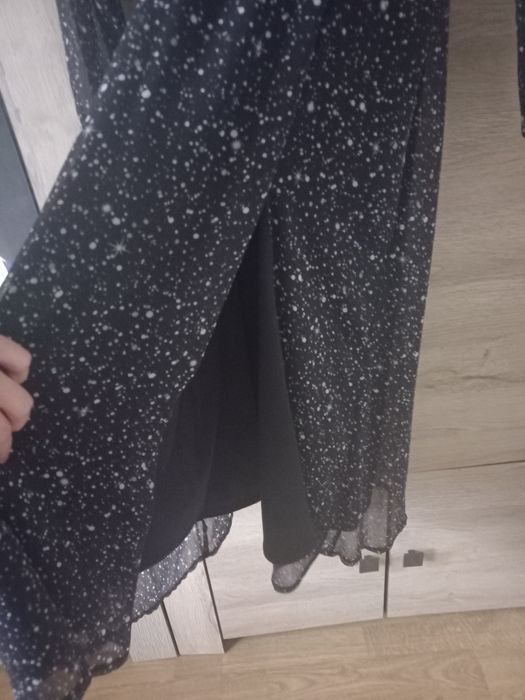 Czarna zwiewna sukienka Mohito