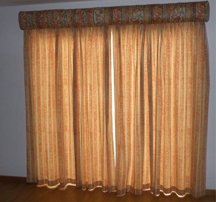 OPORTUNIDADE Conjunto - Sofá + Cortinado