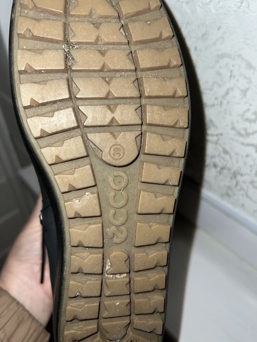 Продам теплі ботинки ессо