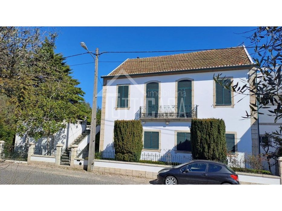 Moradia T6+2 com piscina na Mesquitela em Mangualde