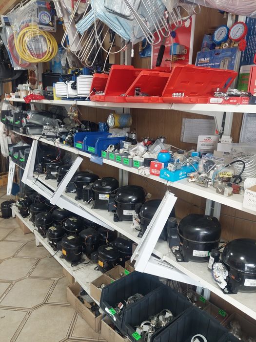 Ремонт холодильників, холодильних вітрин, холодильних камер.