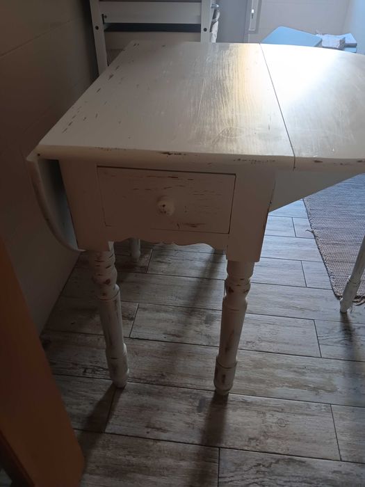 Mesa de cozinha pintura decapé