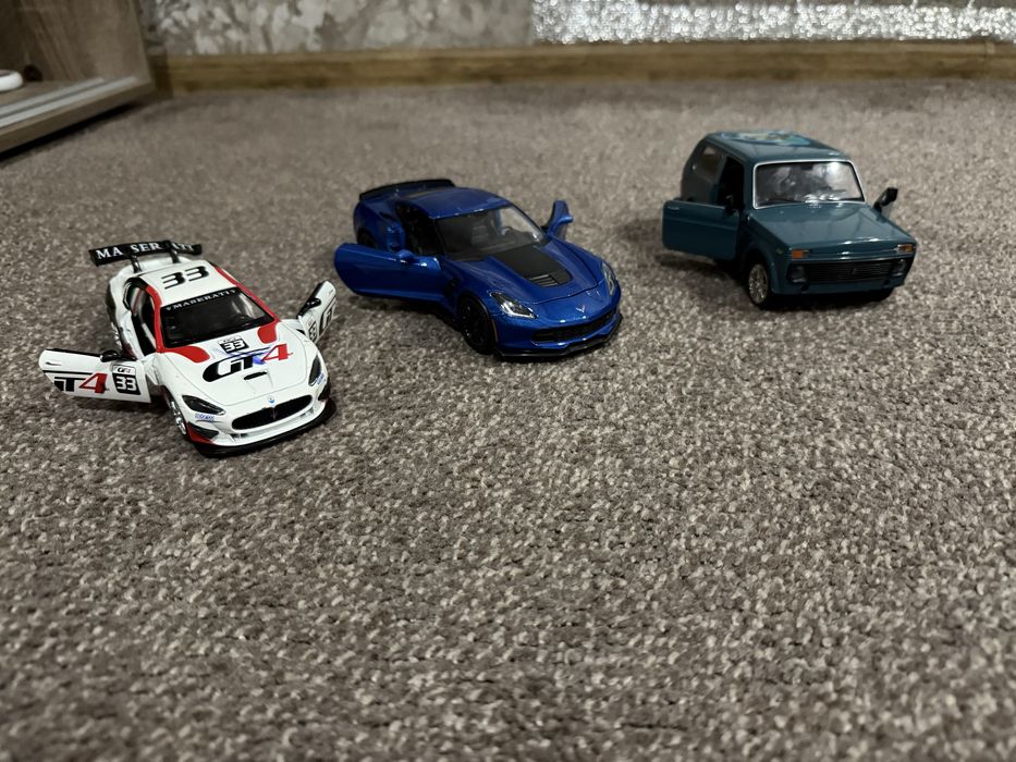 Машинки іграшкові