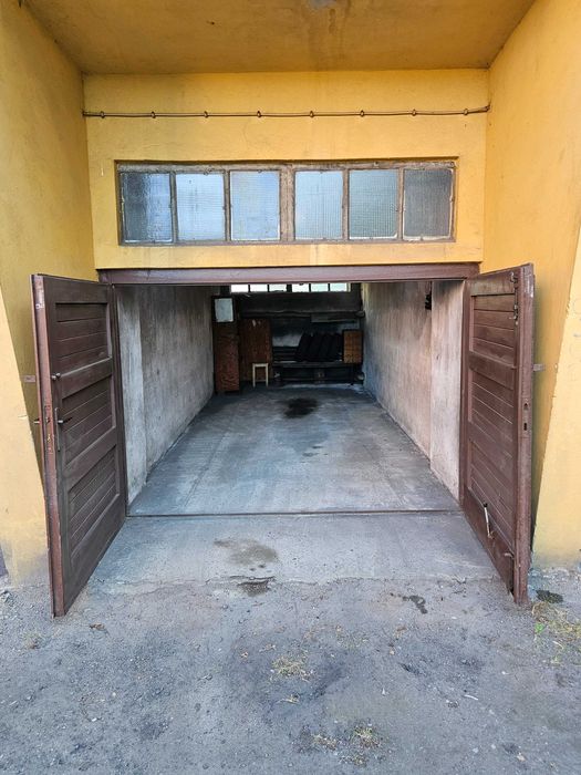 Wynajmę duży murowany garaż z prądem