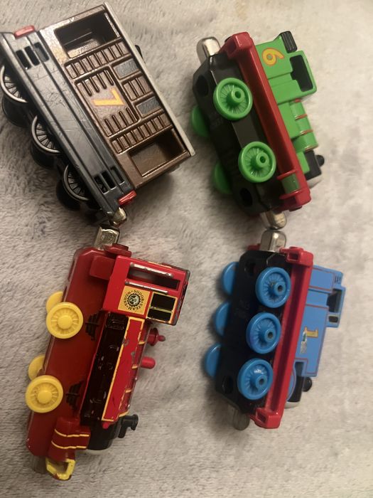 Машинка Хот Вілс металева Поровозик Томсон Тачкі Молнія Маквін Дісней