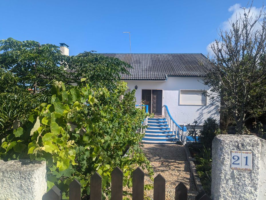 Moradia V3 com jardim a 500 m da praia do Sul