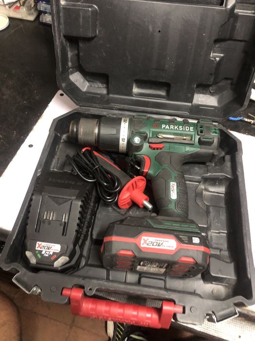 Aparafusadora com percussão parkside
