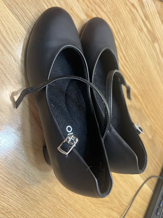 Capezio Spotlight 550, kolor czarny (BLK), rozmiar US 6.5M.