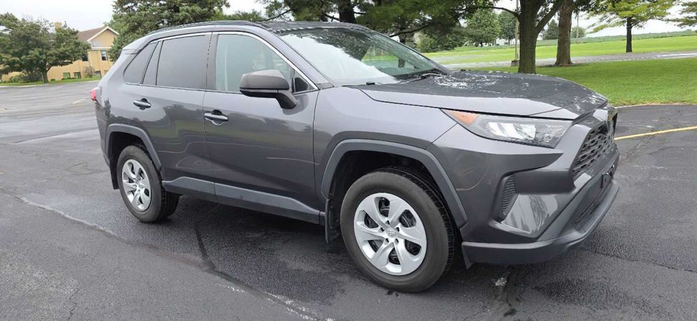 Toyota RAV4 LE      2020