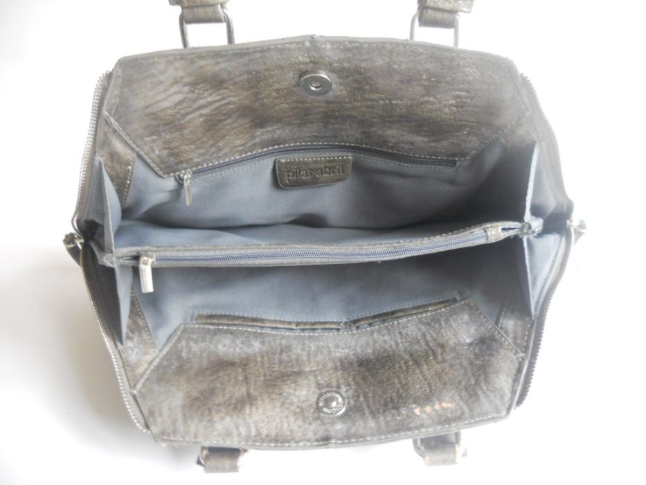 Mala de senhora Pilar Abril