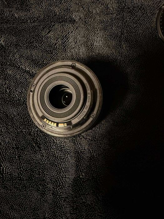 Об'єктив Canon EF-S 10-18. Стан ідеальний. Використовувався обережно.