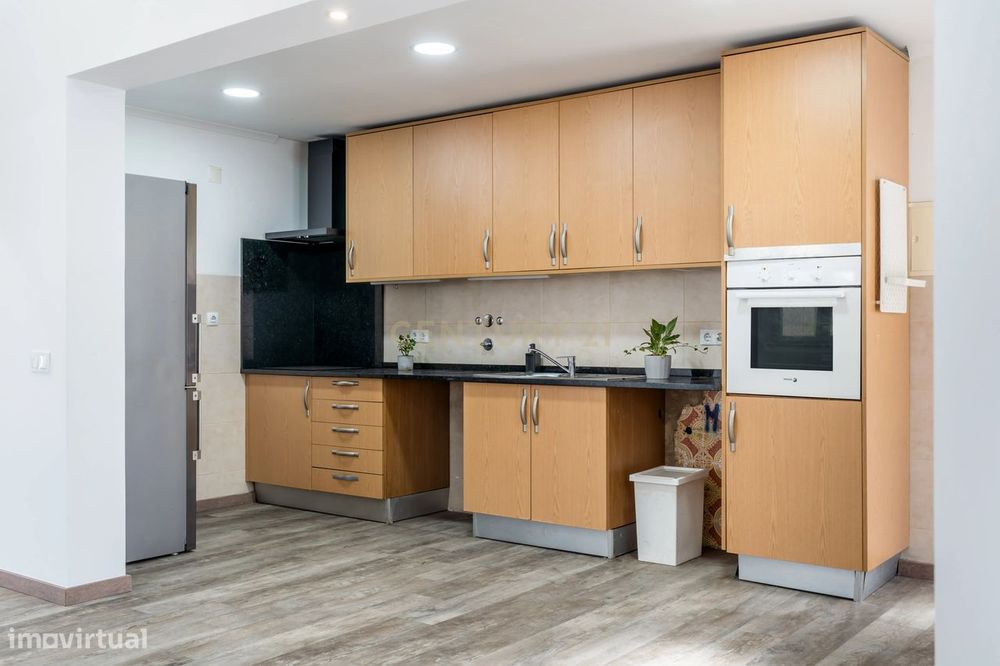 T4 Duplex totalmente renovado no Bairro do Progresso – Silves