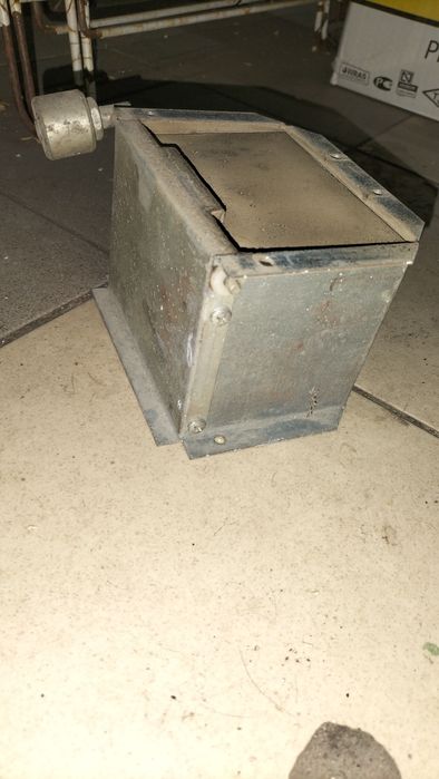 Regulator klapka ciągu kominowego.