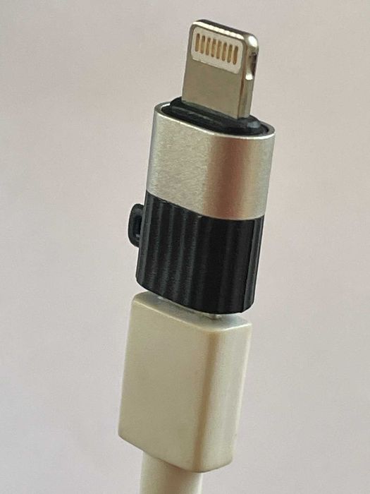 Carregador isqueiro USB + cabos micro-USB + adaptador iPhone