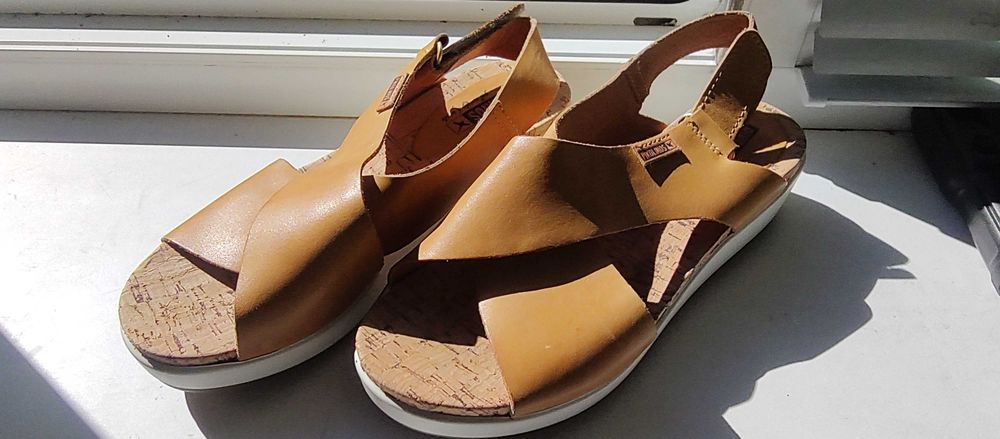 Сандалі жіночі шкіряні Pikolinos