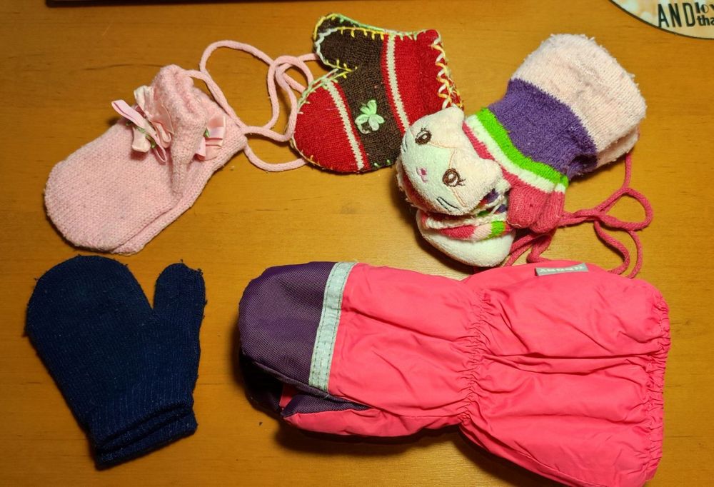 Варежки разные 2-4 года