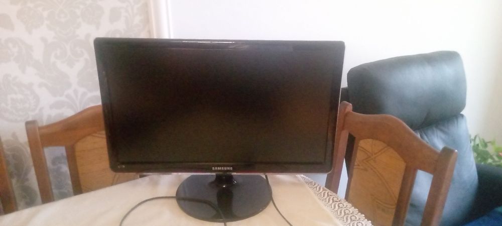 Telewizora 1v2 Monitor model Samsung T24A350