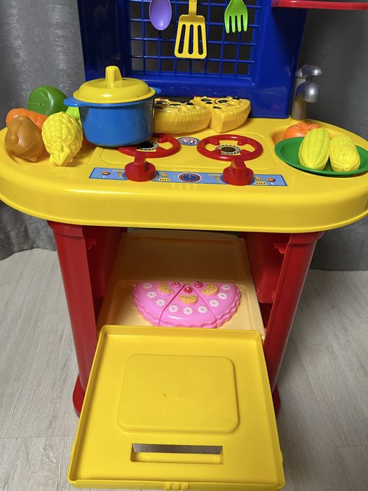 Дитяча іграшкова кухня